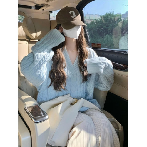 2023新款v領奶藍色軟糯麻花毛衣女秋冬內搭慵懶風高級感寬松加厚 2023新款v領奶藍色軟糯麻花毛衣女秋冬內搭慵懶風高級感寬松加厚