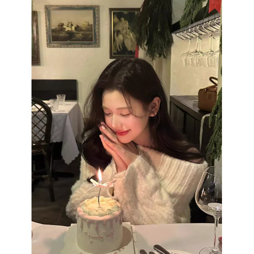 法式高級感白色麻花一字肩毛衣女秋冬溫柔純欲慵懶軟糯針織衫上衣 法式高級感白色麻花一字肩毛衣女秋冬溫柔純欲慵懶軟糯針織衫上衣