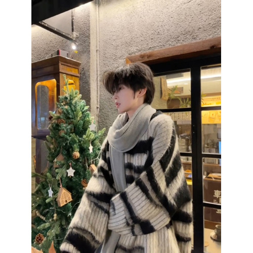 美式黑白條紋馬海毛毛衣男款秋冬慵懶風松弛感穿搭情侶針織衫外套 美式黑白條紋馬海毛毛衣男款秋冬慵懶風松弛感穿搭情侶針織衫外套