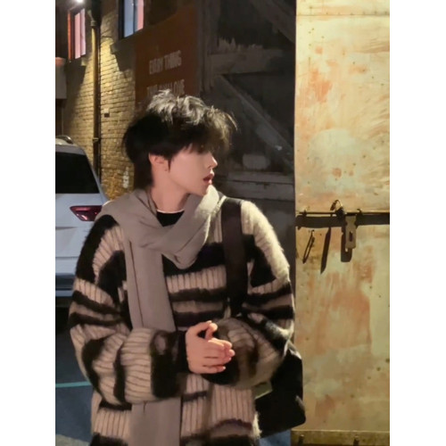 美式黑白條紋馬海毛毛衣男款秋冬慵懶風松弛感穿搭情侶針織衫外套 美式黑白條紋馬海毛毛衣男款秋冬慵懶風松弛感穿搭情侶針織衫外套