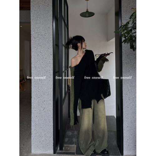 free oneself小衆設計感黑綠拼色慵懶風破壞感寬松露肩馬海毛衣女 free oneself小衆設計感黑綠拼色慵懶風破壞感寬松露肩馬海毛衣女