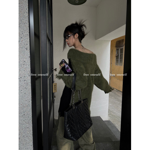 free oneself小衆設計感黑綠拼色慵懶風破壞感寬松露肩馬海毛衣女 free oneself小衆設計感黑綠拼色慵懶風破壞感寬松露肩馬海毛衣女