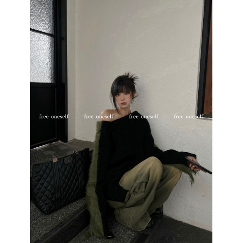 free oneself小衆設計感黑綠拼色慵懶風破壞感寬松露肩馬海毛衣女 free oneself小衆設計感黑綠拼色慵懶風破壞感寬松露肩馬海毛衣女