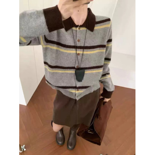 2025秋冬款時尚百搭寬松設計感POLO領條紋浣熊絨開衫毛衣女