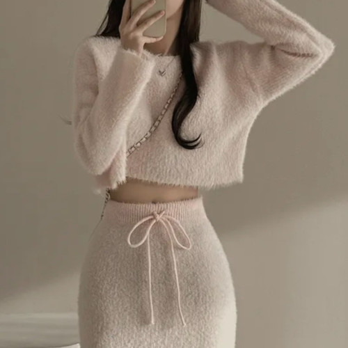 韓國chic秋冬軟糯小香風仿水貂絨針織毛衣套裝包臀半身裙兩件套女 韓國chic秋冬軟糯小香風仿水貂絨針織毛衣套裝包臀半身裙兩件套女