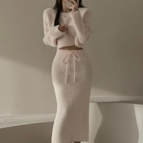 韓國chic秋冬軟糯小香風仿水貂絨針織毛衣套裝包臀半身裙兩件套女 韓國chic秋冬軟糯小香風仿水貂絨針織毛衣套裝包臀半身裙兩件套女