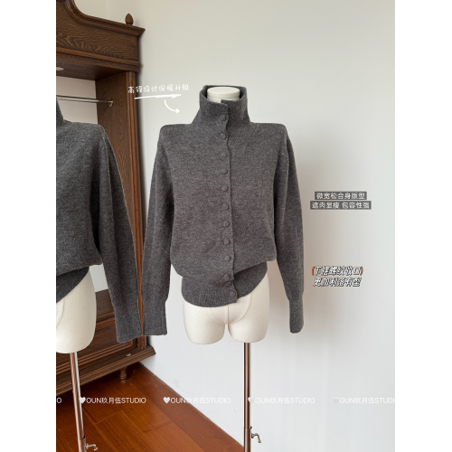 玖月伍 白色毛絨立領上衣女毛針織衫純欲開衫秋冬季2025新款穿搭 玖月伍 白色毛絨立領上衣女毛針織衫純欲開衫秋冬季2025新款穿搭