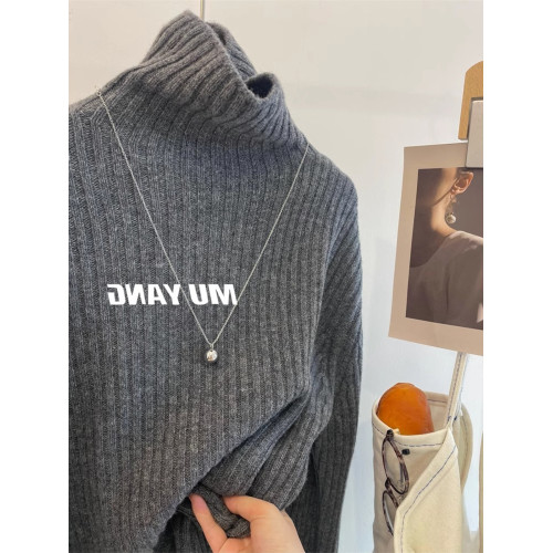 灰色高領軟糯打底毛衣女秋冬慵懶風高級感加厚寬松坑條針織衫上衣 灰色高領軟糯打底毛衣女秋冬慵懶風高級感加厚寬松坑條針織衫上衣