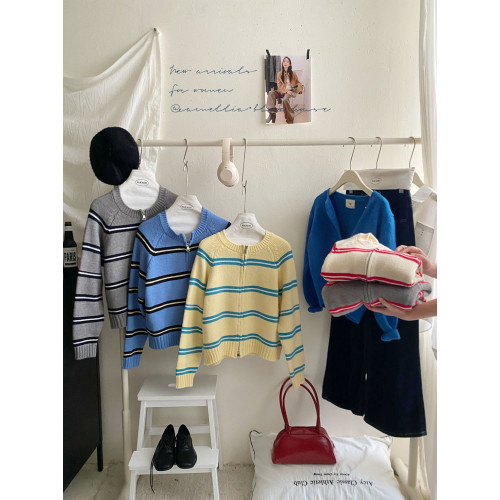 miu系撞色條紋圓領羊毛針織開衫女秋冬韓系慵懶寬松毛衣拉鍊外套 miu系撞色條紋圓領羊毛針織開衫女秋冬韓系慵懶寬松毛衣拉鍊外套