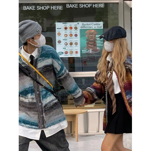 2023秋冬季彩條撞色紋針織衫男寬松休閒慵懶風開衫小香風情侶毛衣 2023秋冬季彩條撞色紋針織衫男寬松休閒慵懶風開衫小香風情侶毛衣