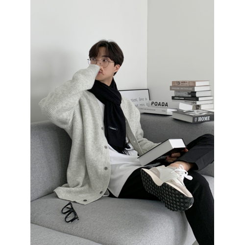 卡其色v領針織開衫男士秋冬高級慵懶風休閒寬松百搭純色毛衣外套