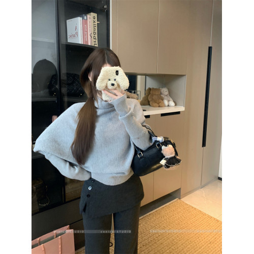 白色設計感小衆堆堆領蝙蝠袖毛衣針織衫女冬季韓系氣質打底衫上衣