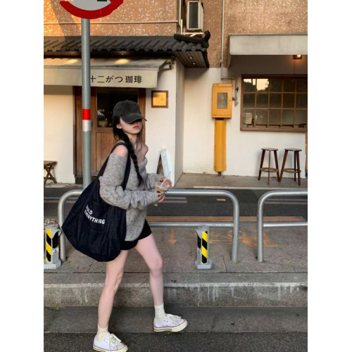 圈圈cooky 月光華爾玆 2025秋慵懶辣妹一字肩上衣花紗針織厚毛衣