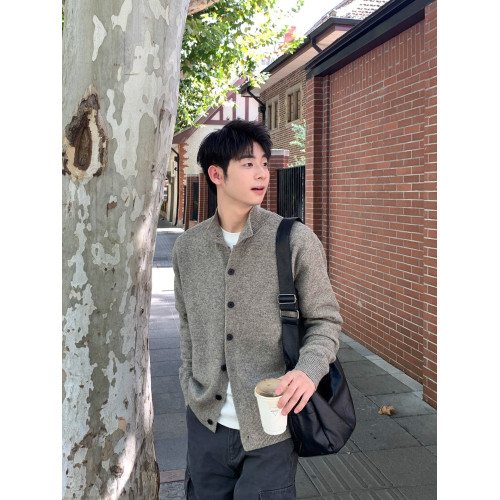 25FW 日式半高領紐釦開衫毛衣男秋冬季簡約休閒長袖針織線衣外套 25FW 日式半高領紐釦開衫毛衣男秋冬季簡約休閒長袖針織線衣外套