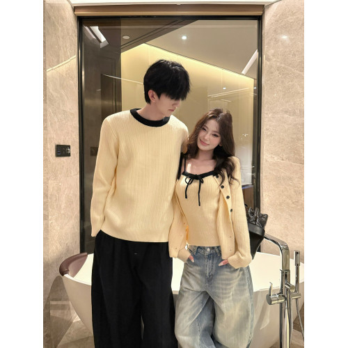 韓系氛圍感情侶裝毛衣秋冬季小衆設計感溫柔針織開衫配吊帶兩件套