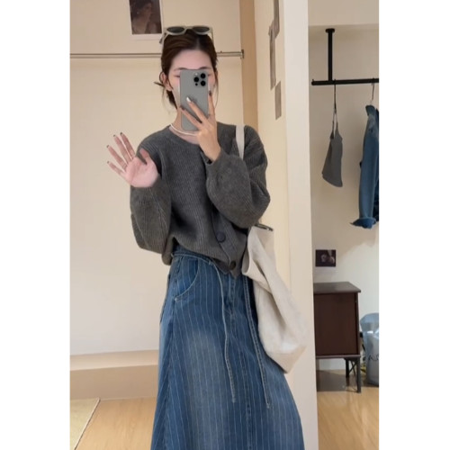 灰色圓領毛衣開衫女2025新款秋冬季慵懶風高級感外搭針織外套上衣 灰色圓領毛衣開衫女2025新款秋冬季慵懶風高級感外搭針織外套上衣