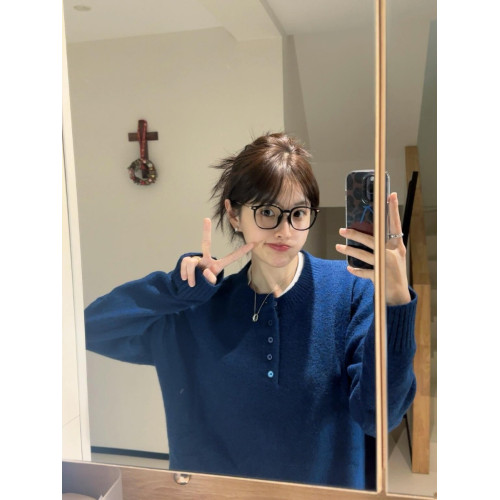 高級感復古亨利領中性風寬松毛衣女秋冬慵懶藍色套頭針織外穿上衣 高級感復古亨利領中性風寬松毛衣女秋冬慵懶藍色套頭針織外穿上衣