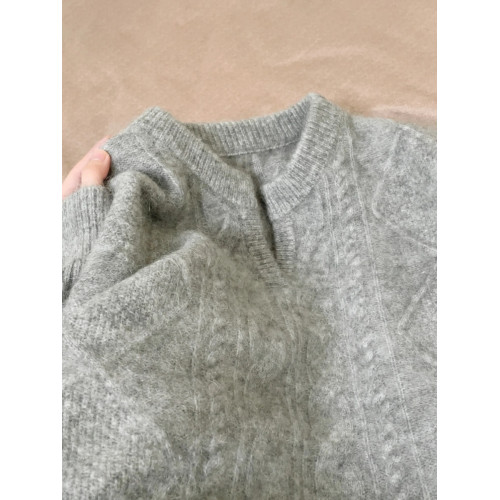 高級感灰色v領麻花浣熊絨套頭毛衣女秋冬慵懶加厚內搭針織衫上衣