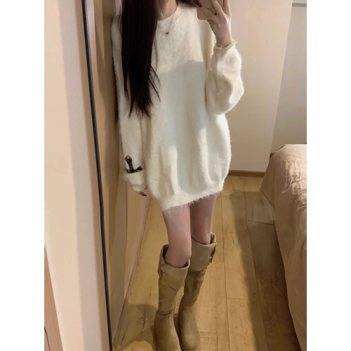 秋冬寬鬆長袖加厚軟糯白色毛衣女慵嬾風休閒圓領馬海毛針織衫上衣 秋冬寬鬆長袖加厚軟糯白色毛衣女慵嬾風休閒圓領馬海毛針織衫上衣