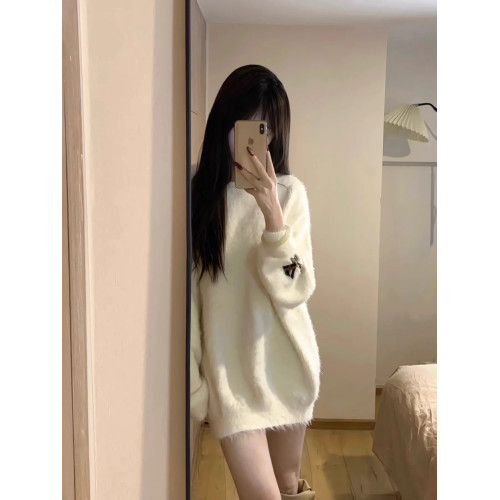 秋冬寬鬆長袖加厚軟糯白色毛衣女慵嬾風休閒圓領馬海毛針織衫上衣 秋冬寬鬆長袖加厚軟糯白色毛衣女慵嬾風休閒圓領馬海毛針織衫上衣