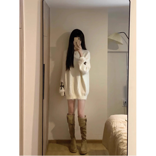 秋冬寬鬆長袖加厚軟糯白色毛衣女慵嬾風休閒圓領馬海毛針織衫上衣 秋冬寬鬆長袖加厚軟糯白色毛衣女慵嬾風休閒圓領馬海毛針織衫上衣