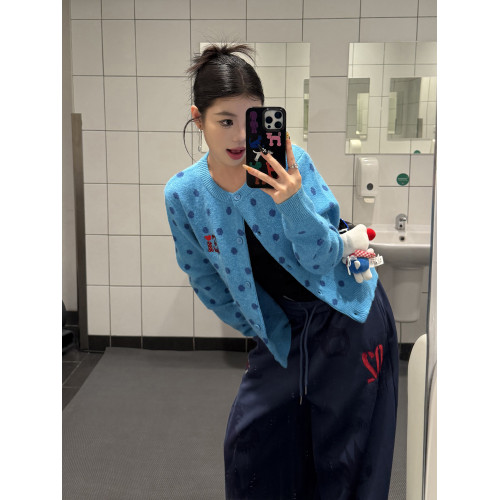 KOIISLE 美式復古波點圓領開衫毛衣外套女秋短款軟糯慵懶風針織衫 KOIISLE 美式復古波點圓領開衫毛衣外套女秋短款軟糯慵懶風針織衫