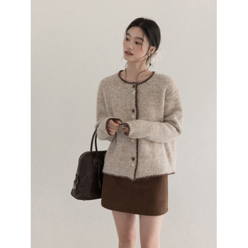 羊城故事 慵嬾風卡其色甜美圓領針織開衫毛衣女冬季新款外套上衣