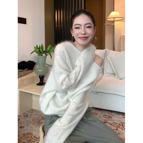 高級感黑色斜肩一字領馬海毛毛衣女秋冬寬松慵懶風露肩針織衫上衣