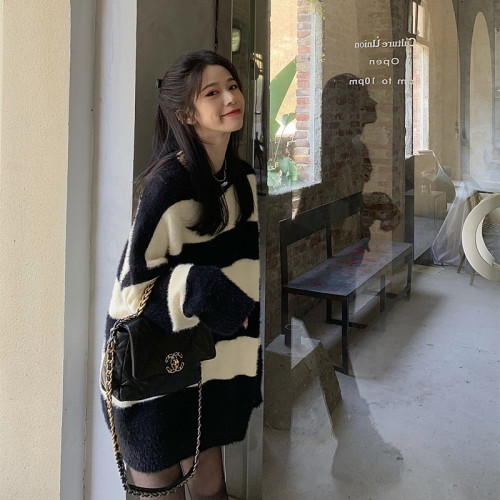 仿貂毛套頭毛衣女秋冬2023新款寬松慵懶中長款黑奶白條紋針織上衣