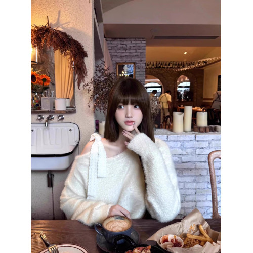 白色蝴蝶結斜肩馬海毛套頭毛衣女秋冬慵懶設計感寬松露肩針織上衣 白色蝴蝶結斜肩馬海毛套頭毛衣女秋冬慵懶設計感寬松露肩針織上衣