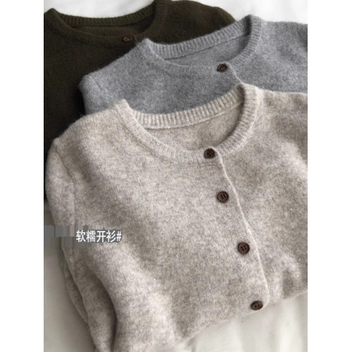 高級感復古圓領毛衣外套女2025秋冬新款簡約短款慵懶軟糯針織開衫 高級感復古圓領毛衣外套女2025秋冬新款簡約短款慵懶軟糯針織開衫