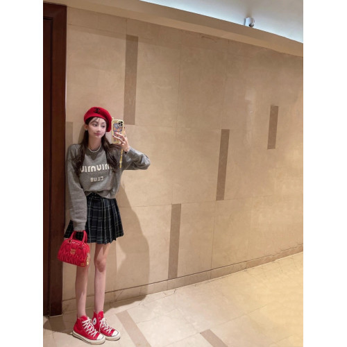 網紅圓領套頭毛衣女秋冬2025新款字母短款針織衫洋氣內搭上衣加厚 網紅圓領套頭毛衣女秋冬2025新款字母短款針織衫洋氣內搭上衣加厚