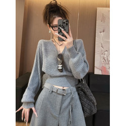 時尚獨特蝙蝠袖V領毛衣女秋冬慵懶寬松顯瘦內搭外穿短款針織上衣