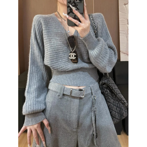 時尚獨特蝙蝠袖V領毛衣女秋冬慵懶寬松顯瘦內搭外穿短款針織上衣