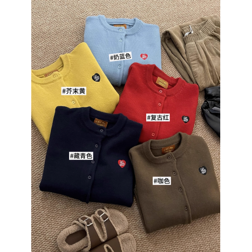 韓代@callmeba*y 秋冬復古愛心字母刺綉加厚短款針織開衫毛衣外套 韓代@callmeba*y 秋冬復古愛心字母刺綉加厚短款針織開衫毛衣外套