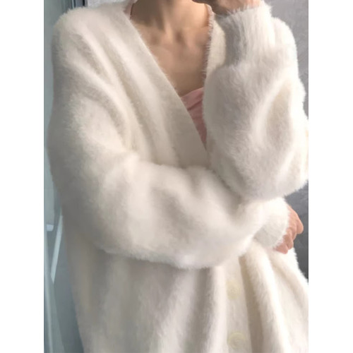 早秋季穿搭水貂絨白色毛衣女秋冬外穿慵懶高級松弛感針織開衫外套