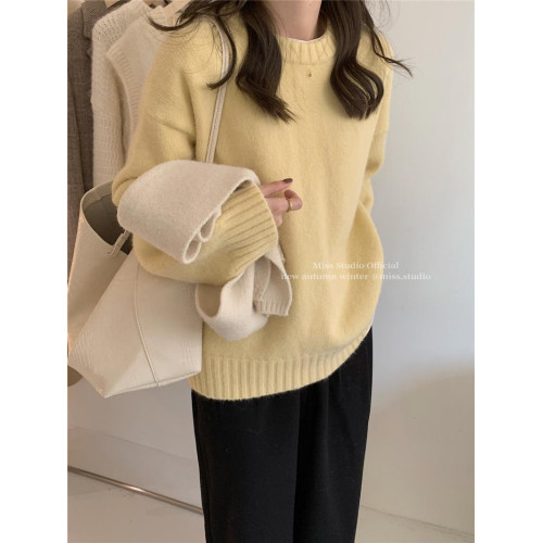 白色圓領浣熊絨軟糯毛衣女秋冬冬季加厚羊絨慵懶風內搭打底針織衫