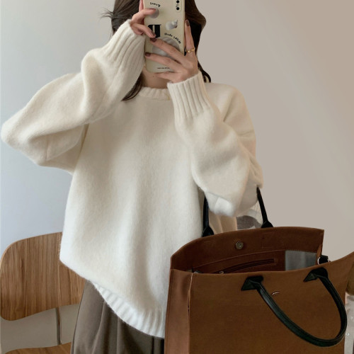 白色圓領浣熊絨軟糯毛衣女秋冬冬季加厚羊絨慵懶風內搭打底針織衫