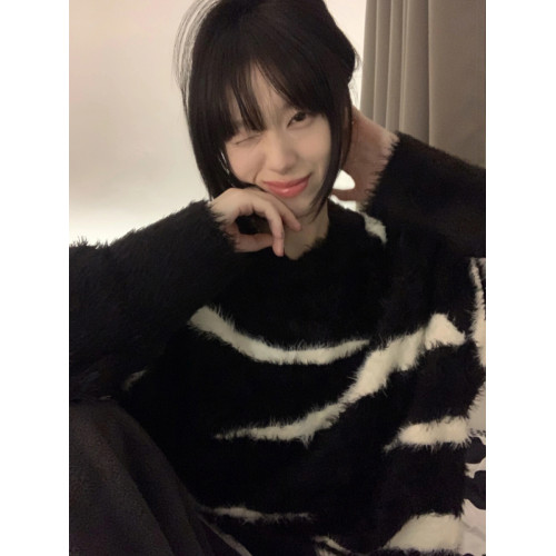 2025秋冬新款加厚長毛馬海毛針織女慵懶風黑白虎紋寬松水貂絨毛衣 2025秋冬新款加厚長毛馬海毛針織女慵懶風黑白虎紋寬松水貂絨毛衣