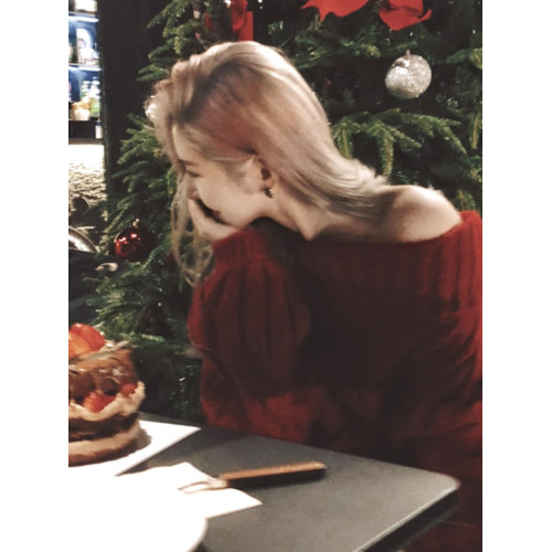 韓系氛圍感紅色一字肩麻花毛衣女秋冬季加厚慵懶風露肩針織衫上衣