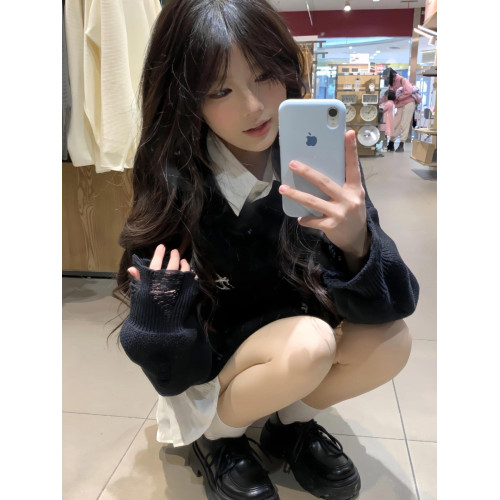 2025秋冬新款黑色V領毛衣女秋冬慵懶風洋氣別致獨特小衆針織上衣