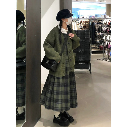 森系綠色毛衣外套女2025新款早秋季慵懶風寬松厚針織開衫新年穿搭