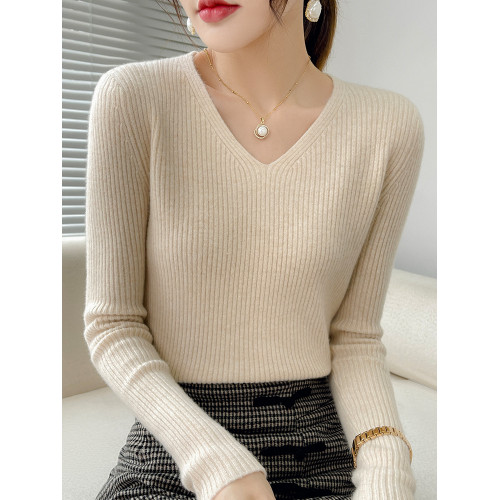 2025秋冬新款低V領針織打底衫女修身顯瘦內搭上衣毛衣時尚配大衣