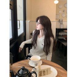 奶白色V領修身刺綉麻花針織衫上衣女秋季高級感套頭長袖內塔毛衣