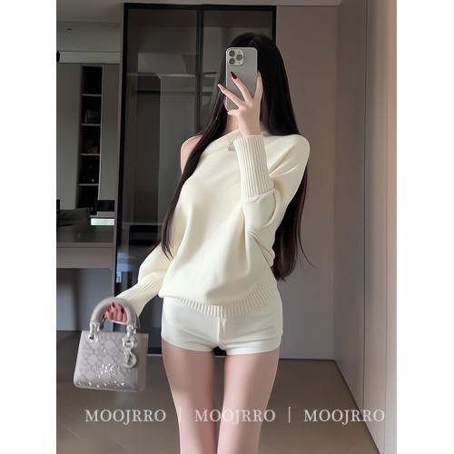 白色斜肩毛衣女秋冬季小個子氣質寬松慵懶風短款一字肩套頭針織衫 白色斜肩毛衣女秋冬季小個子氣質寬松慵懶風短款一字肩套頭針織衫