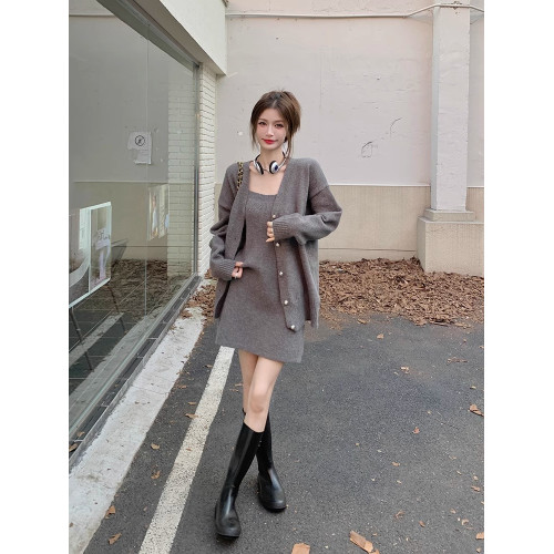 氣質高級感灰色針織開衫吊帶裙女兩件套秋冬新款中長款毛衣套裝女 氣質高級感灰色針織開衫吊帶裙女兩件套秋冬新款中長款毛衣套裝女