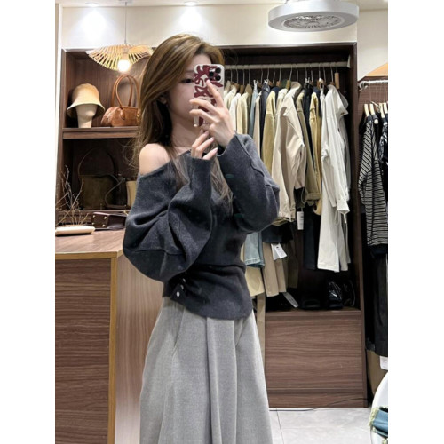 深秋初冬穿搭灰色不規則斜肩毛衣女秋冬季修身露肩收腰針織衫上衣