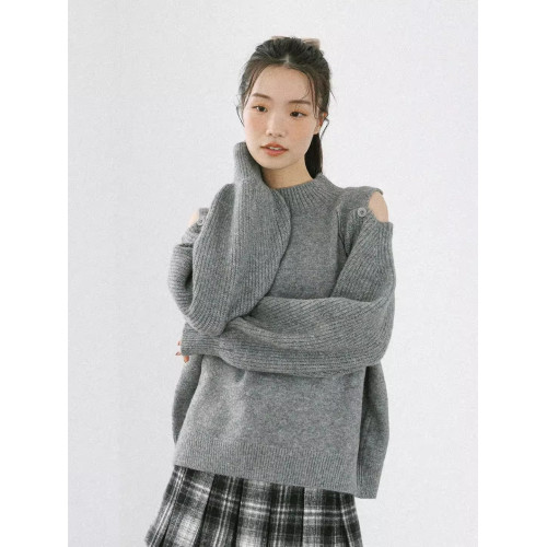 H 秋冬新款   肩部紐釦 露肩設計感 圓領寬松套頭長袖毛衣女