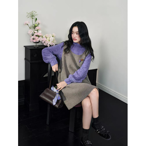 粉色新年氛圍感穿搭背心裙短裙女2026秋冬季新款外塔毛呢連衣裙子