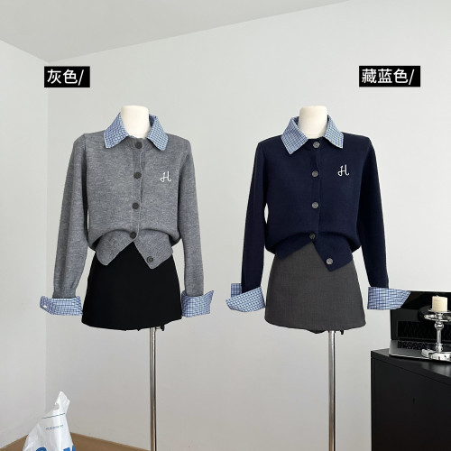 格子拼接假兩件針織毛衣女早秋新款別致刺綉寬松學院風長袖開衫潮